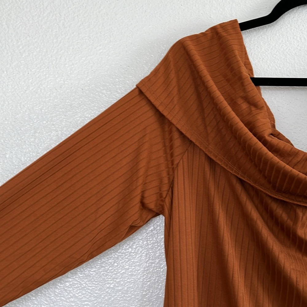 Off-Shoulder Ribbed Long-Sleeve Top - Rust - Picture 3 of 6
